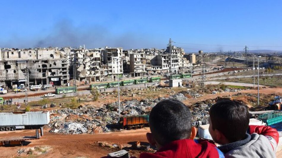 Primeros evacuados de Alepo llegan a territorio rebelde