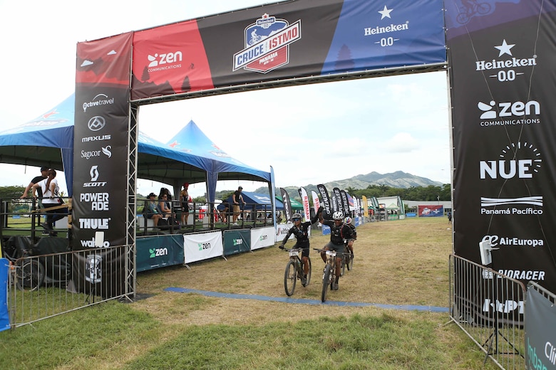 Cruce del Istmo 2024: de un océano a otro sobre dos ruedas