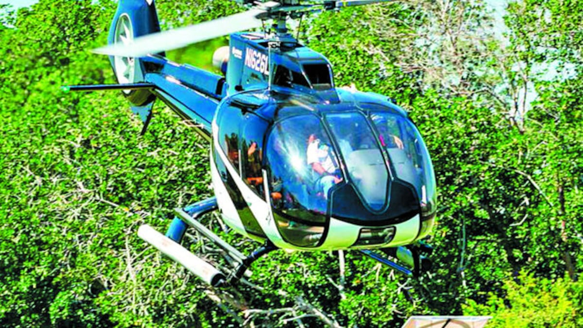 El helicóptero, con matrícula N1626L, viaja de México con destino a Miami, Estados Unidos.