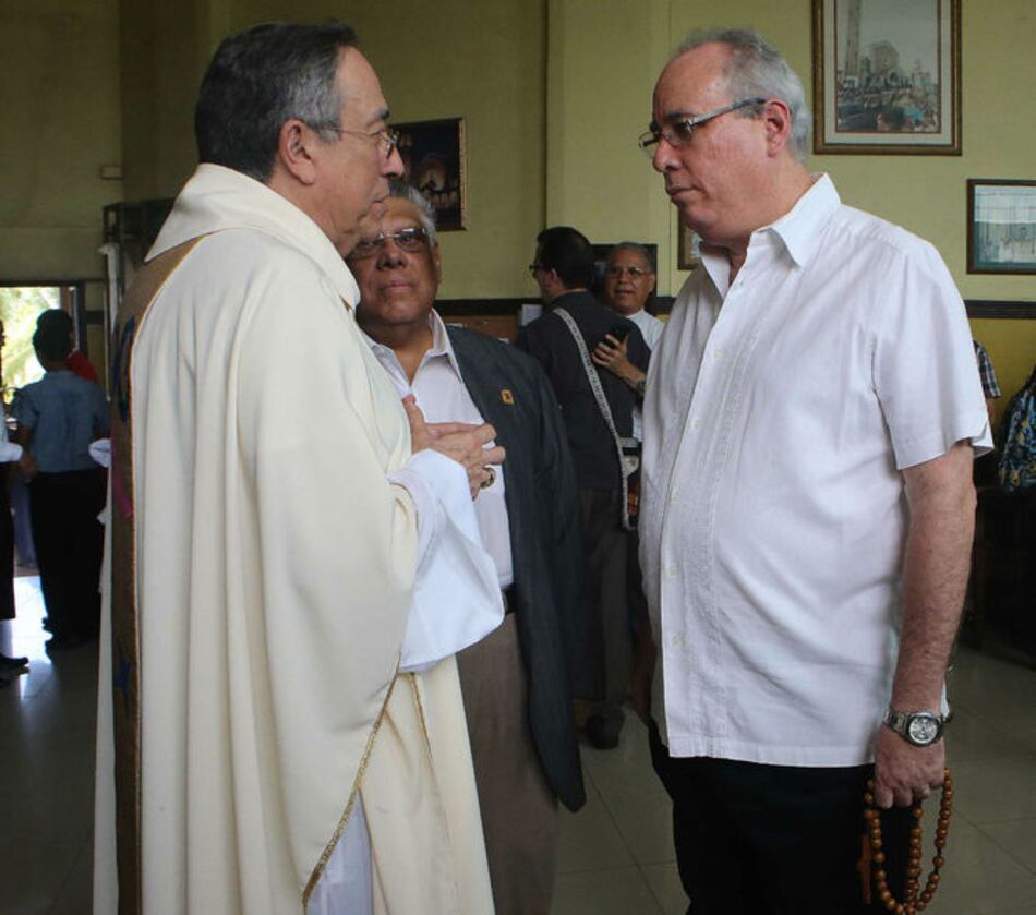 Ayú Prado solicita a la Contraloría auditoría de los viajes al exterior