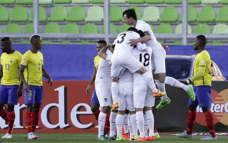 Bolivia le gana a Ecuador por 3-2 y acaricia los cuartos de final