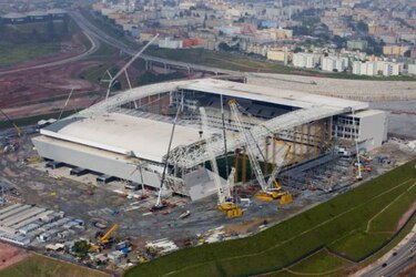 Techo de estadio de Sao Paulo no estará listo