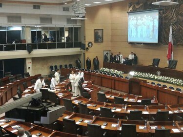 Asamblea comienza nuevo periodo de sesiones en medio de críticas