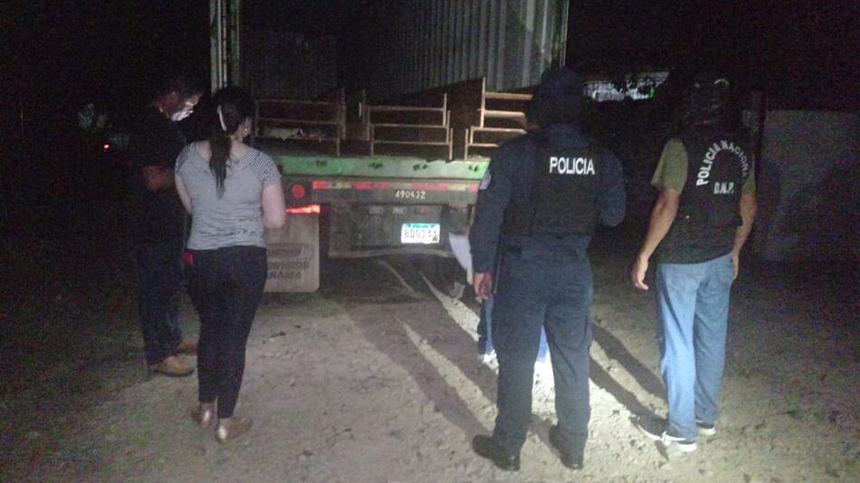 53 vigas habían sido vendidas a un taller en Herrera y distribuidas en varios sitios