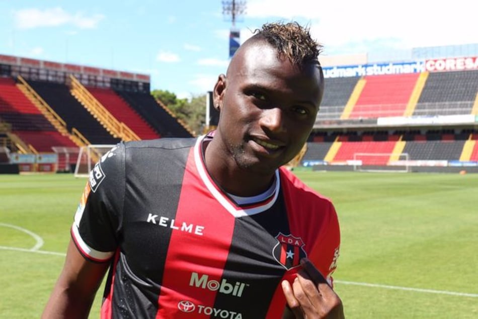 El panameño Abdiel Arroyo es presentando por el Alajuelense