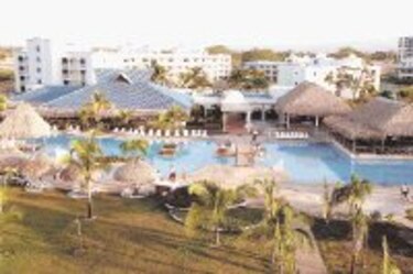 Playa Blanca deja Barceló y vuela su propia bandera