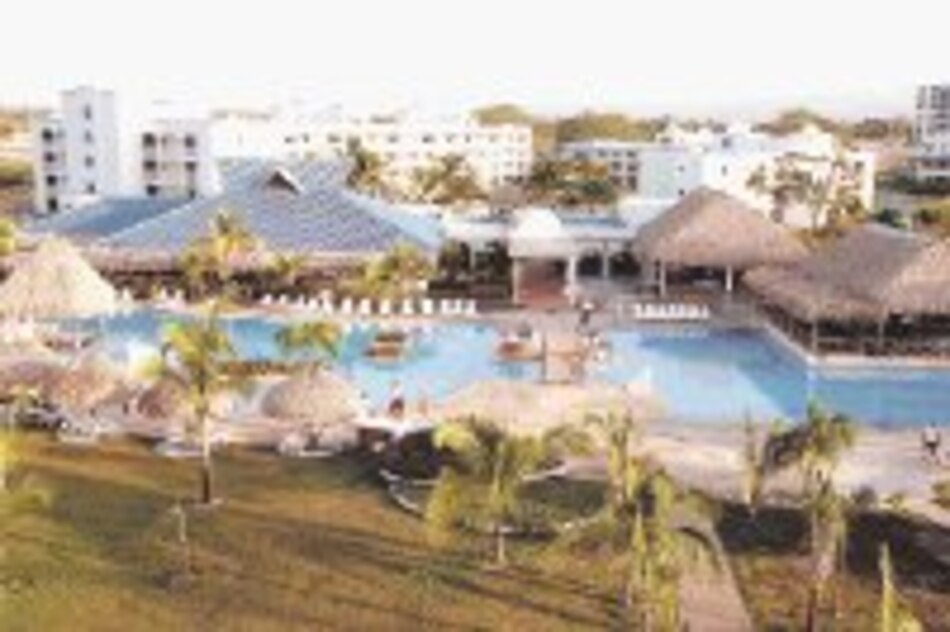 Playa Blanca deja Barceló y vuela su propia bandera