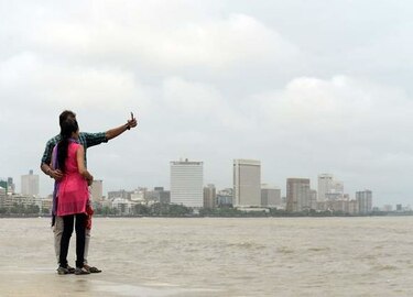 India: Adolescente gravemente herido tras dispararse accidentalmente tomándose una selfi