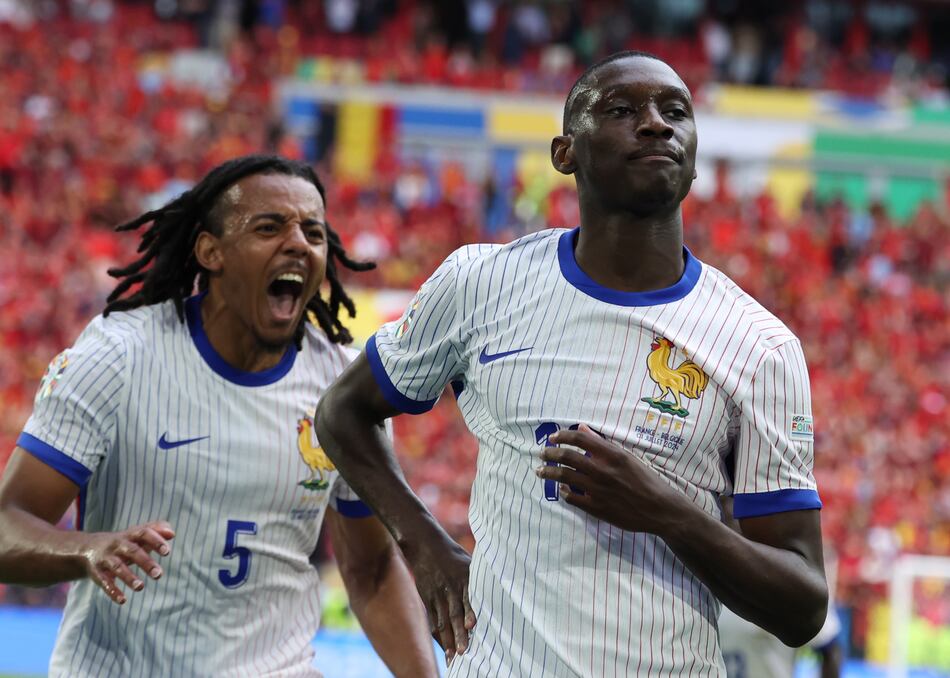 Francia se clasifica para cuartos con un gol de rebote