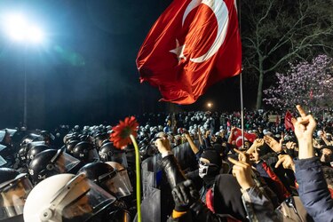Turquía envía a prisión preventiva a un periodista sueco al llegar al aeropuerto