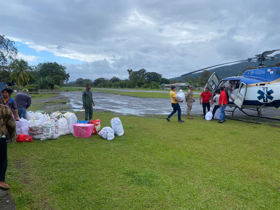 Docentes de la comarca Ngäbe Buglé reclaman transporte aéreo; Meduca asegura que el traslado solo se da al inicio y al cierre del año escolar