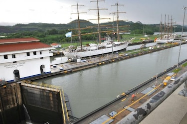 Emigrantes españoles fueron pioneros en el Canal de Panamá, según libro