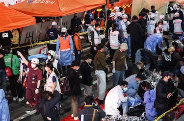 Al menos 149 muertos en una estampida en celebraciones de Halloween en Seúl