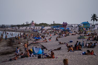 Florida: arrestan a un hombre por disparar en un hotel; exigía distancia física