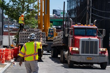 Nueva York comienza a reabrir, pero la OMS alerta que la pandemia empeora en el mundo