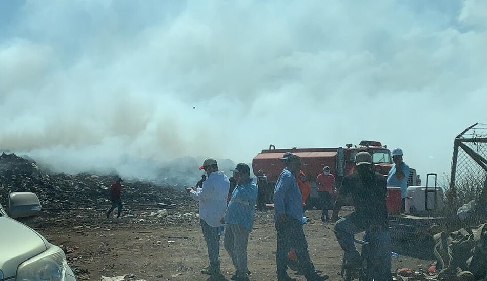 Vertedero de Chitré continúa emanando humo por incendio