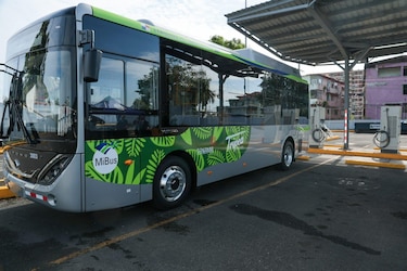 Buses eléctricos inician operación, desde Casco Antiguo hasta la zona paga de la 5 de Mayo