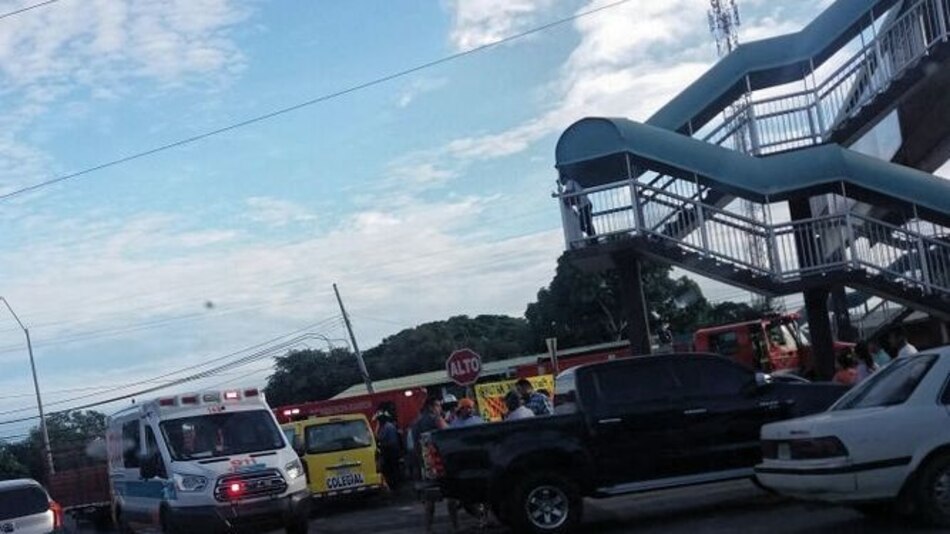 Cinco estudiantes lesionados tras accidente vehicular en La Espigadilla