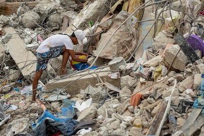 Honran a las víctimas del doble terremoto en Venezuela al cumplirse un mes