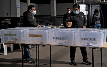 Más del 20% del electorado en Chile vota en primera jornada para cambiar la Constitución
