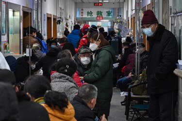 Avance del virus ‘se acelera’ y se suspenden los viajes organizados dentro de China y al extranjero