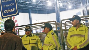 Ecuador exige pasaporte a migrantes venezolanos
