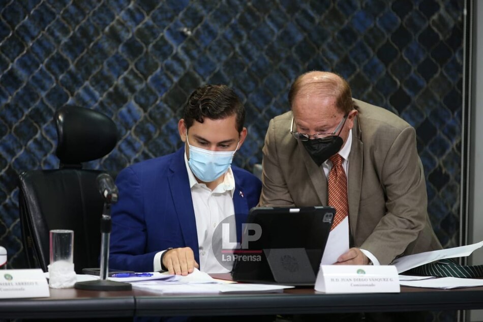 Diputados estarían obligados a declarar las actividades económicas en las que participan