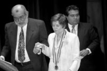Condecoran a Elsie Alvarado