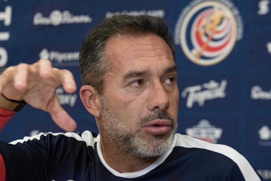 Técnico saliente de Costa Rica es marginado del partido amistoso contra Uruguay