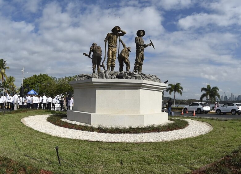 Rinden tributo a españoles que laboraron en construcción del Canal de Panamá