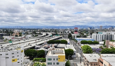 Los Ángeles prevé confinamiento por coronavirus hasta julio