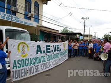 Docentes acuerdan aplicar 'medidas de presión'