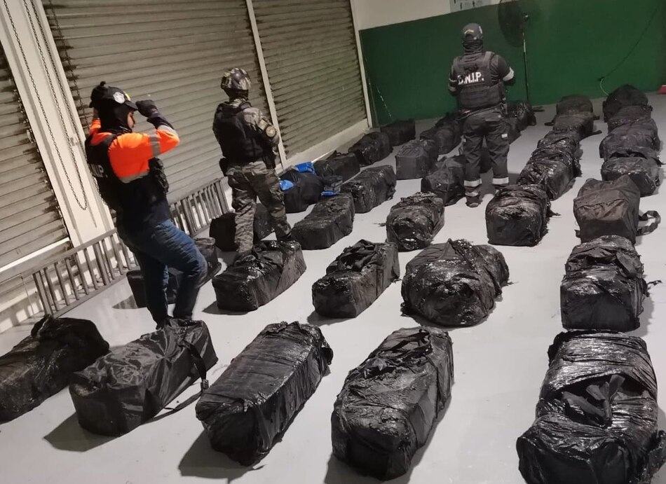 Oculta en maletas: droga valuada en millones es decomisada en buque en tránsito por Panamá