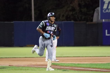 Darién golpea a Herrera, aprieta la tabla y sacude el Béisbol Mayor