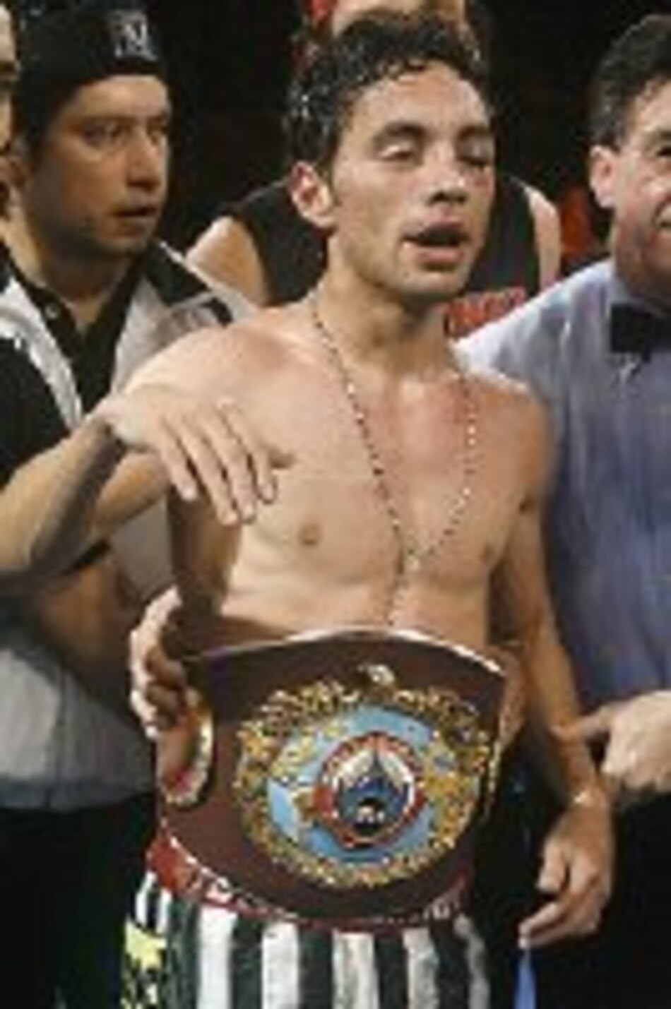 Mexicano Montiel retiene su corona