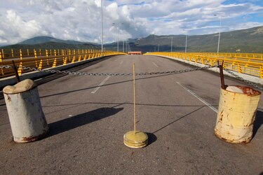 Colombia y Venezuela abrirán frontera para autos particulares el 1 de enero