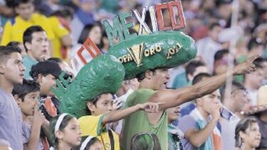 México celebra e ignora acusaciones