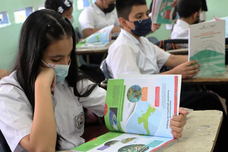 Libros aún no llegan a los estudiantes; proceso de validación está sin culminar