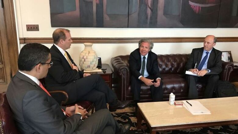 Delegación de la SIP expone sobre la situación de GESE a Luis Almagro y Edison Lanza