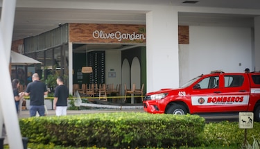 Atienden explosión en un restaurante de Town Center; cuatro personas afectadas