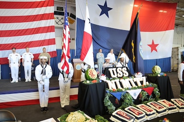 El USS Nimitz en Panamá: un portaaviones, un brindis y una alianza por la seguridad, en medio de una tensión creciente