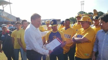 Entregan orden de proceder para remodelación del Rico Cedeño