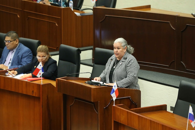 Mides explica por qué desvinculan a beneficiarios del programa 120 a los 65