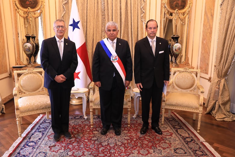 Excomandante del M-19, ahora embajador de Colombia, entre los diplomáticos recibidos por Mulino