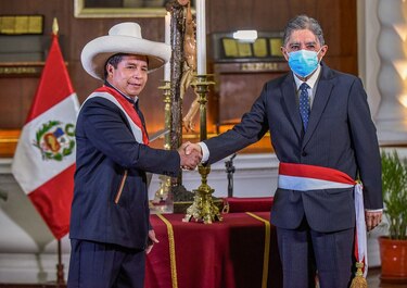 Castillo cumple 100 días como presidente de Perú bajo asedio de rivales y aliados