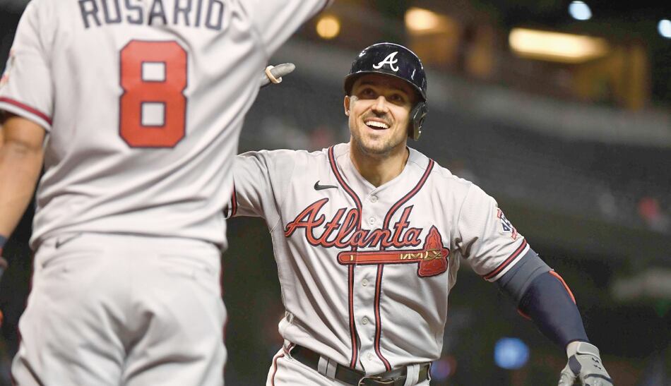 Adam Duvall juega con una bombita de insulina adaptada