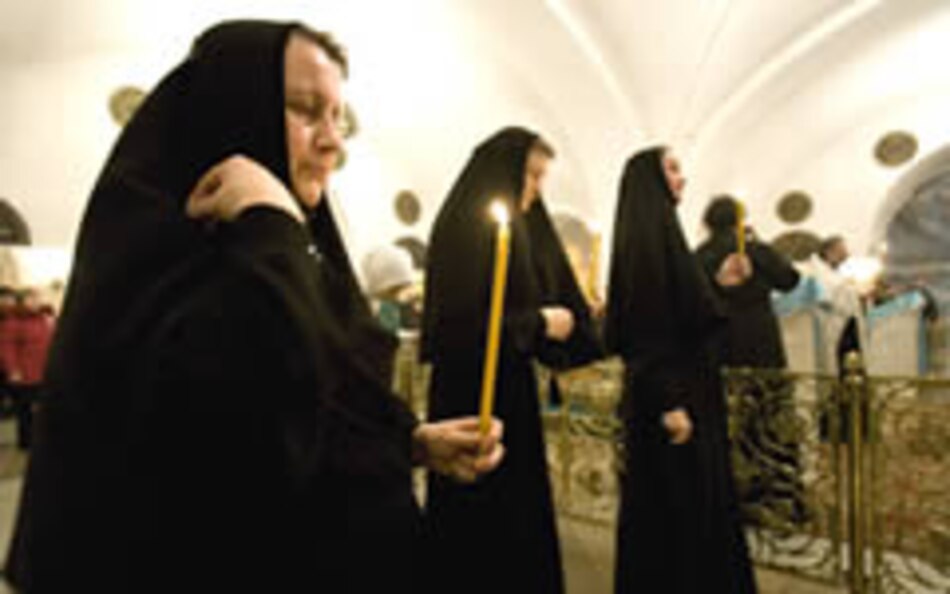 Miles de personas despiden al patriarca ruso Alexis II