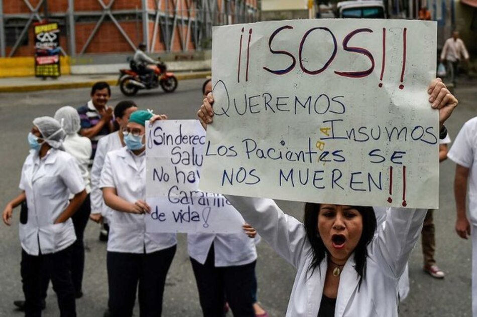 Pacientes y médicos venezolanos protestan por falta de medicinas y bajos sueldos