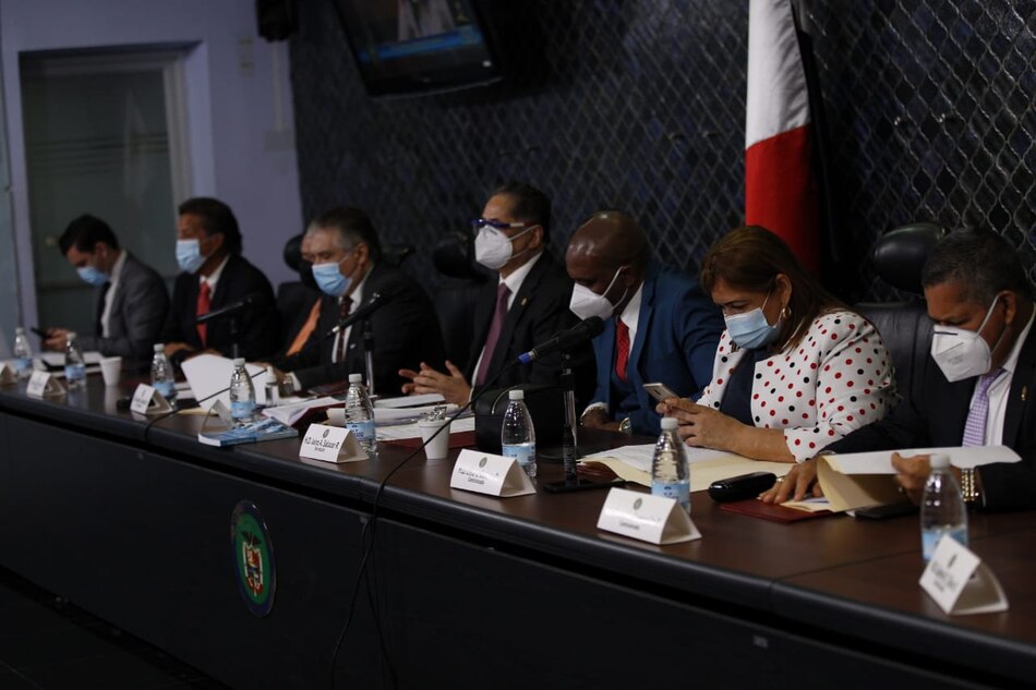 Diputados no admiten dos denuncias presentadas contra el presidente Cortizo