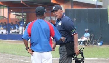 Se utilizarán tres árbitros por partido en fase regular del béisbol juvenil